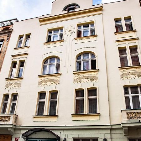 Hotel Sunflower Prag Dış mekan fotoğraf