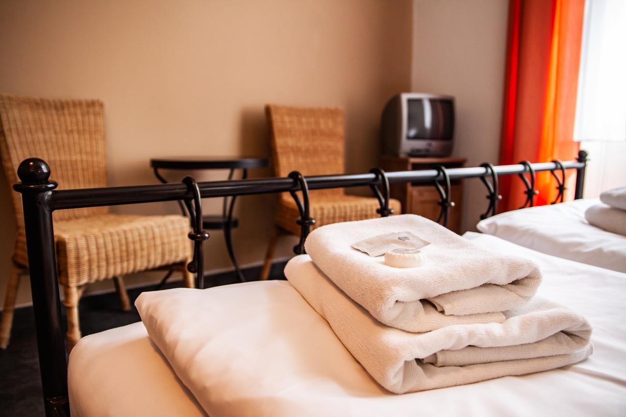 Hotel Sunflower Prag Dış mekan fotoğraf