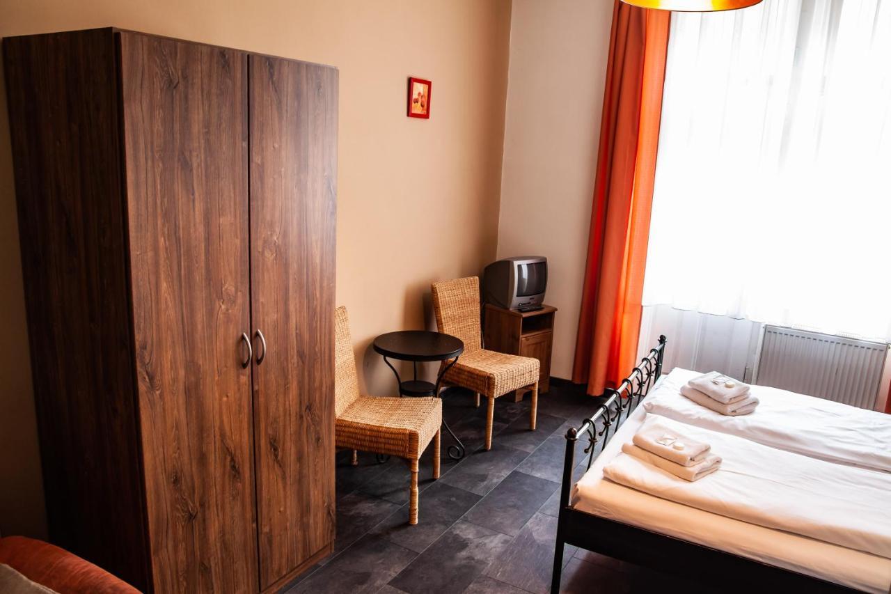 Hotel Sunflower Prag Dış mekan fotoğraf