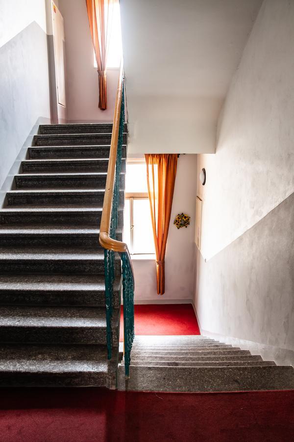 Hotel Sunflower Prag Dış mekan fotoğraf