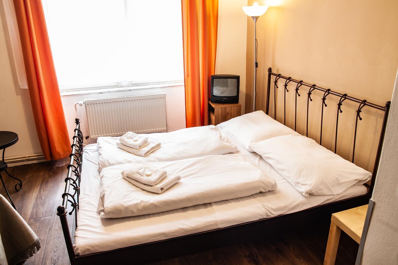 Hotel Sunflower Prag Dış mekan fotoğraf