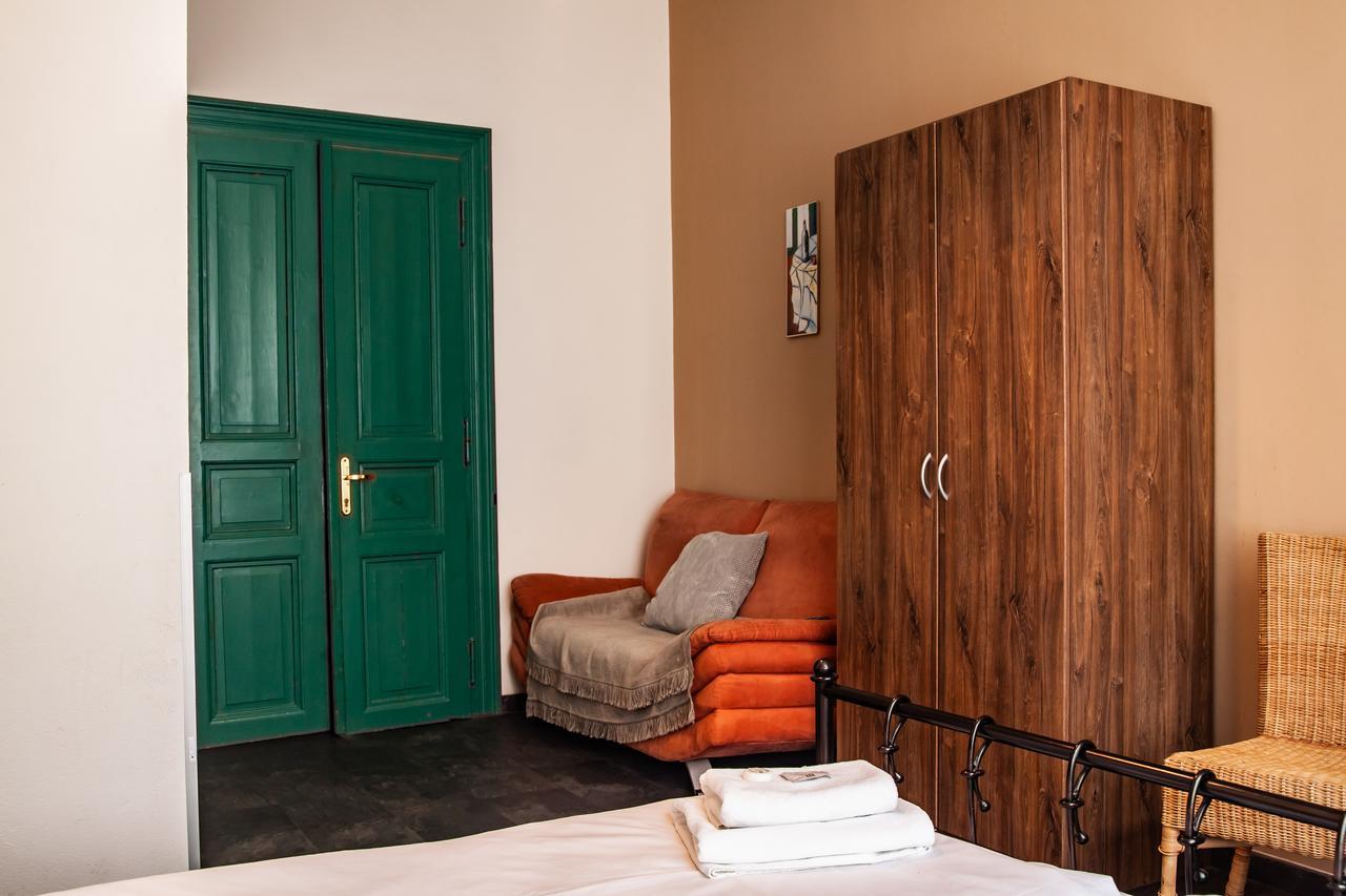 Hotel Sunflower Prag Dış mekan fotoğraf