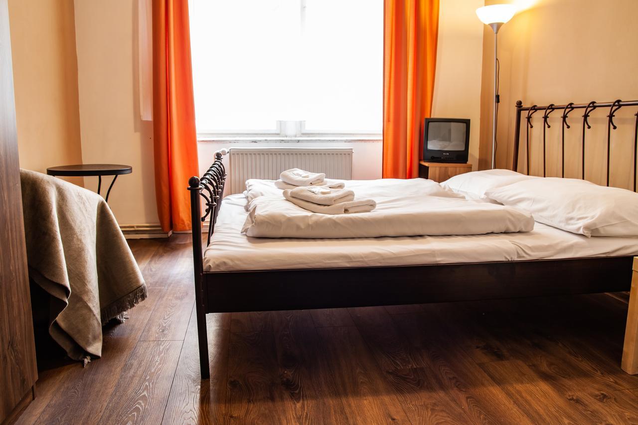 Hotel Sunflower Prag Dış mekan fotoğraf