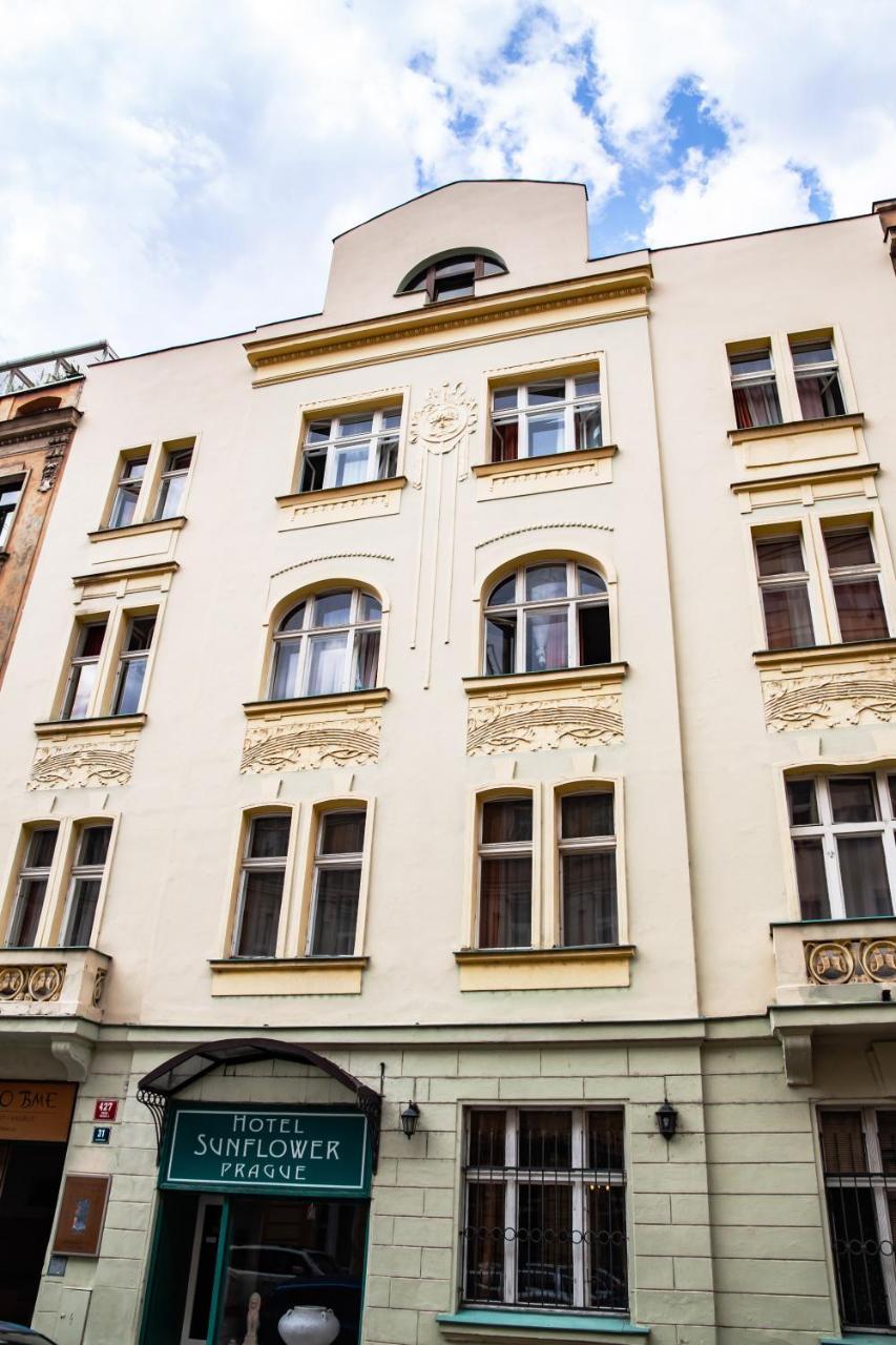 Hotel Sunflower Prag Dış mekan fotoğraf