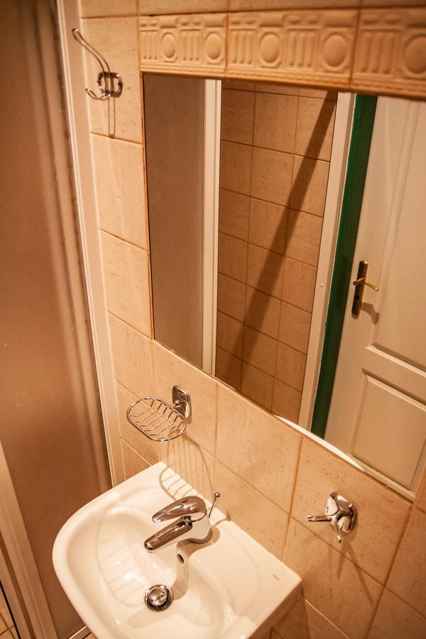 Hotel Sunflower Prag Dış mekan fotoğraf