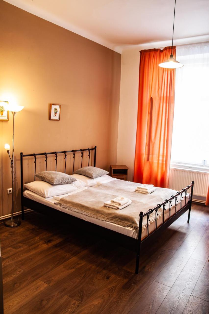 Hotel Sunflower Prag Dış mekan fotoğraf