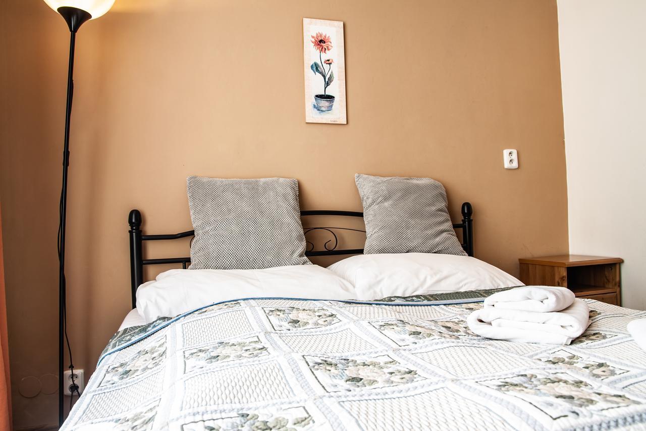 Hotel Sunflower Prag Dış mekan fotoğraf