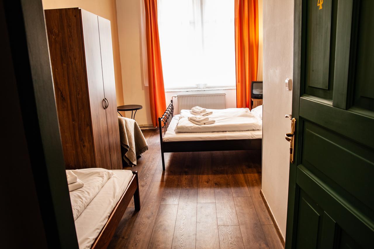 Hotel Sunflower Prag Dış mekan fotoğraf