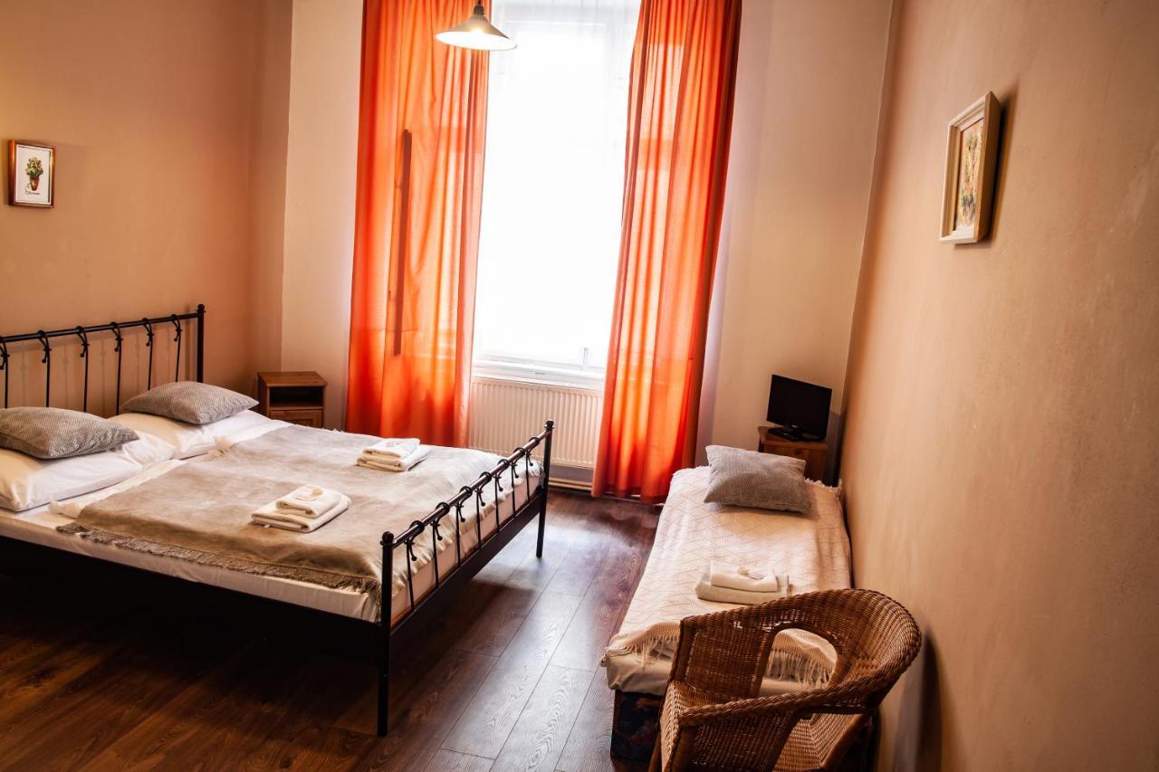 Hotel Sunflower Prag Dış mekan fotoğraf
