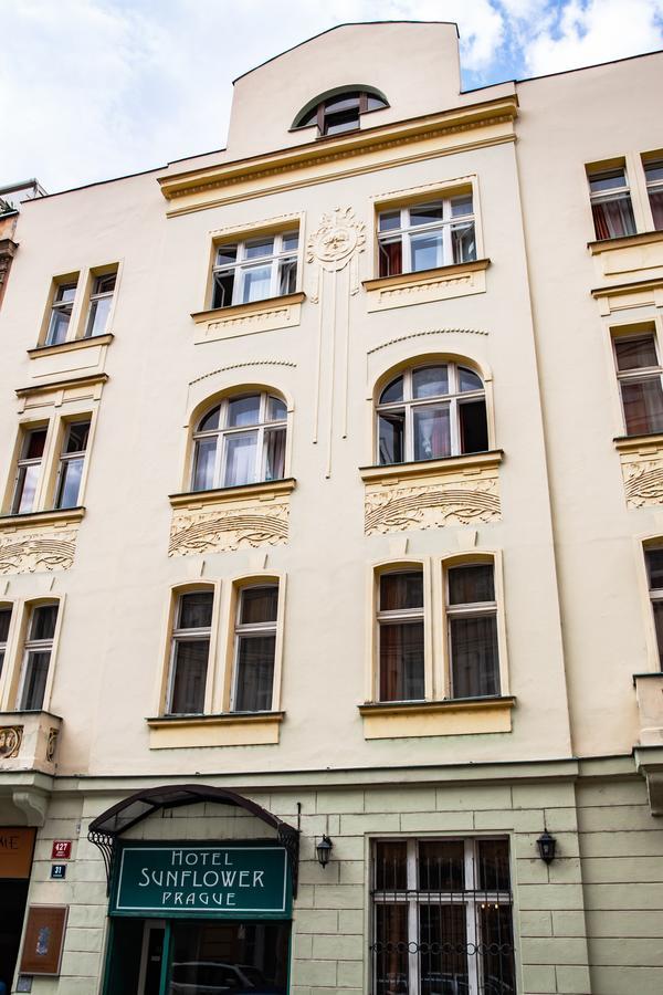 Hotel Sunflower Prag Dış mekan fotoğraf